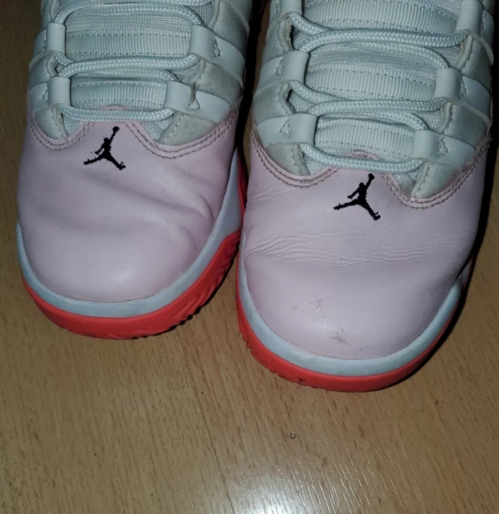 Jordan Max aura pink sneaker - Picture 3 of 7